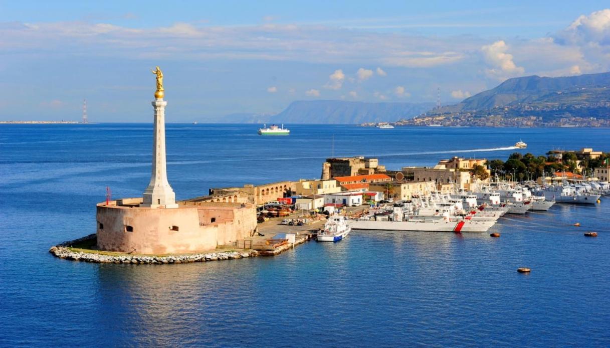 Erre Apartment Messina Exteriör bild